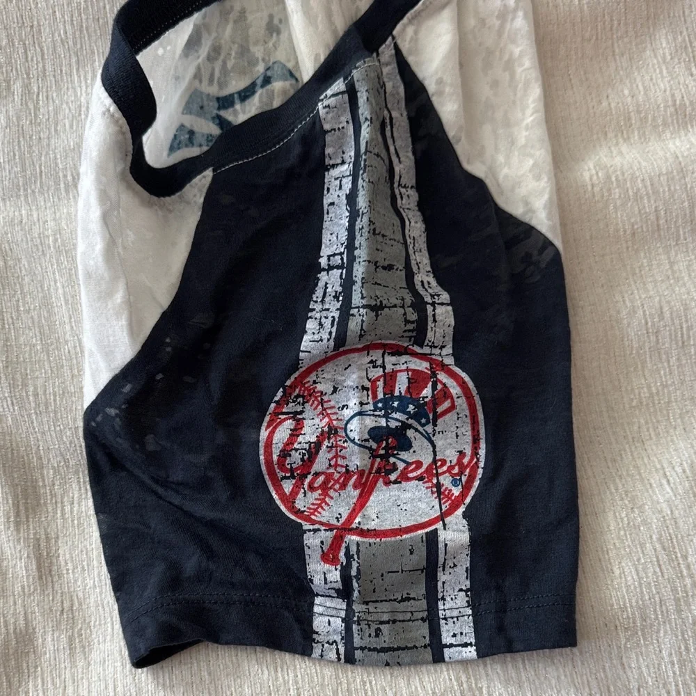 NY Yankees Women’s V-Neck Distressed Shirt - White and Navy - Picture 5 of 8